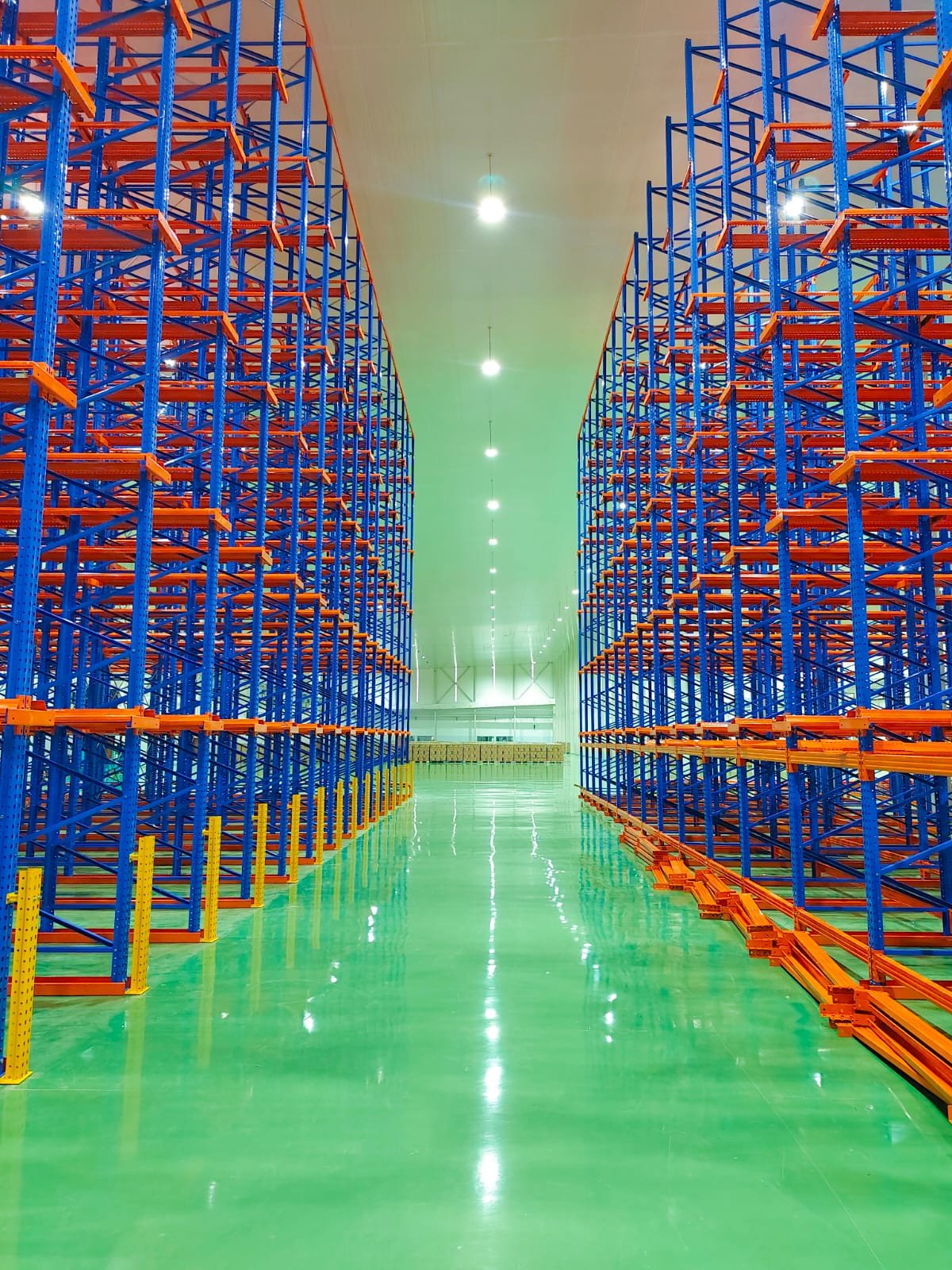 Supplier rak drive-in Perkasa Racking TAP — Supplier Rak Drive-In untuk Cold Storage